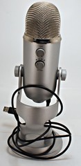 Blue Yeti USB Condenser Microphone Silver Desktop Stand for PC Mac Streaming