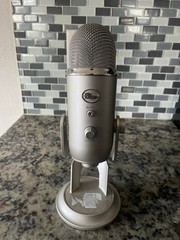 Blue Yeti USB Microphone Silver w/ Stand Podcast Streaming Recording