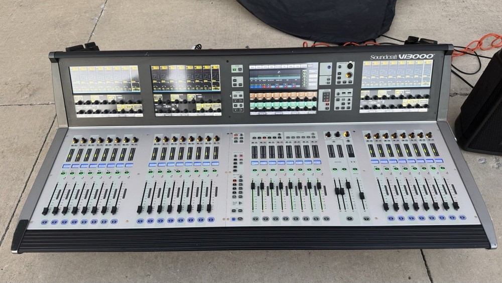 Soundcraft Vi3000 Digital Mixer 128-Channel Console w/ Roadcase and Cover
