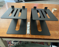 New Srutueo Black Steel Desktop Speaker/Monitor Stands (2).