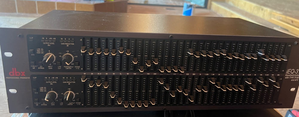 DBX iEQ-31 Equalizer/Limiter type V NR and AFS