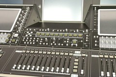 DiGiCo SD5 Digital Mixing Console w/ Waves Card, ST Optical & Road Case CG0105C