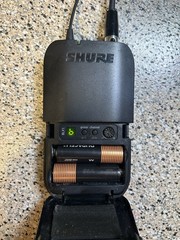 Shure BLX1 H10 Wireless Bodypack Transmitter – Black With Shure Mic Headset Used