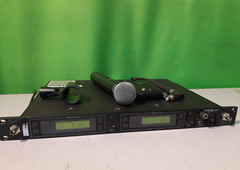 Shure UR4D-UA Wireless Receiver Kit 782-806 MHz w/ U1-UA Bodypack, (2) Antenna