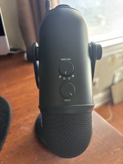 Blue Microphones Yeti USB Desktop Microphone Adjustable Gain Multi-Pattern Black