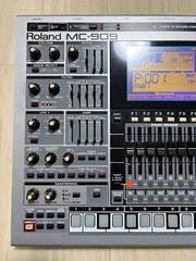 Roland MC-909 Music Sampler Sampling Groovebox Drum Machine Synthesizer