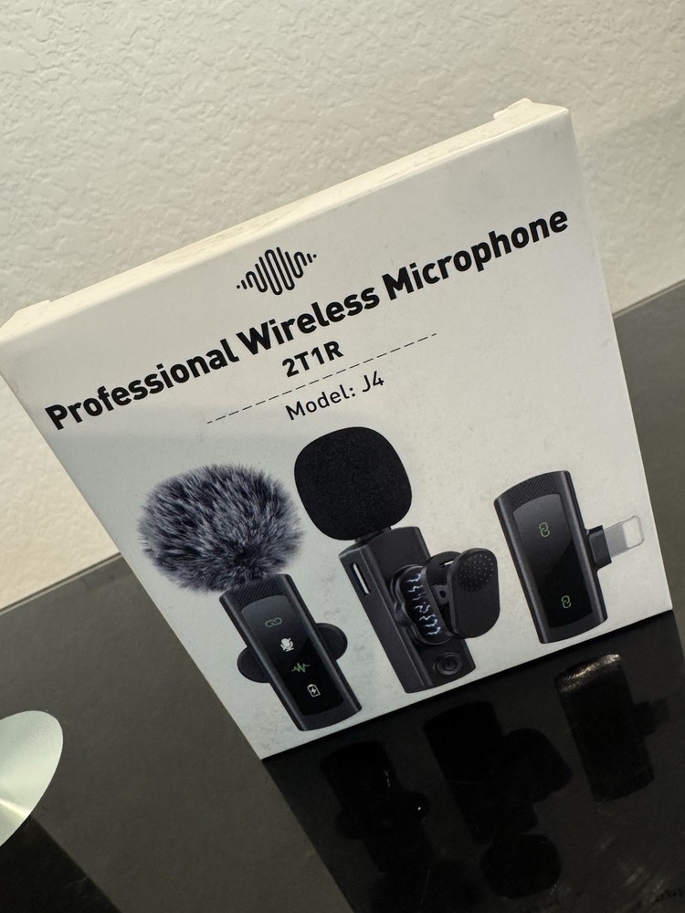 Wireless Lavalier Microphone 2TX 1RX USB-C Lightning for iPhone Android J4 New