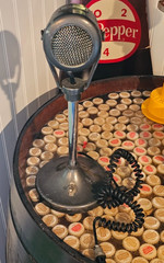 VINTAGE TURNER MODEL 99 DYNAMIC MICROPHONE 12″x 5″ BASE 1950’s or 1960’s