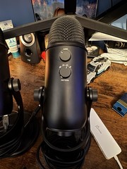 Blue Yeti 20 Hz – 20 kHz Multi-Pattern USB Microphone A00121