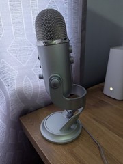 Blue Microphones Yeti Silver Logitech With Cord. EUC