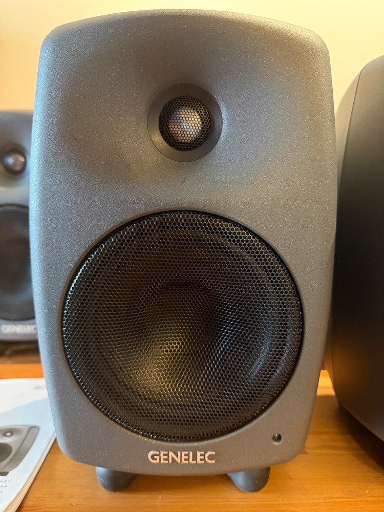 Genelec 8030C Bi-Amplified Speaker +Isopods, Tested, Great condition Barely Used