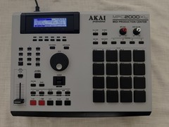 AKAI MPC 2000 XL- MCD – EB16 EFFECTS – 8 OUTPUTS – 32 MB RAM Fully Refurbished