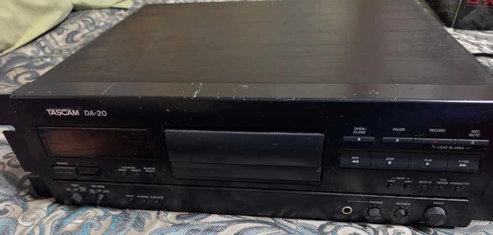 TASCAM DA-20 DAT Digital Recorder Rack-Mountable RCA In/Out Studio
