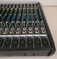 Mackie PROFX22V2 22-Channel FX Mixer – Tested & Working!