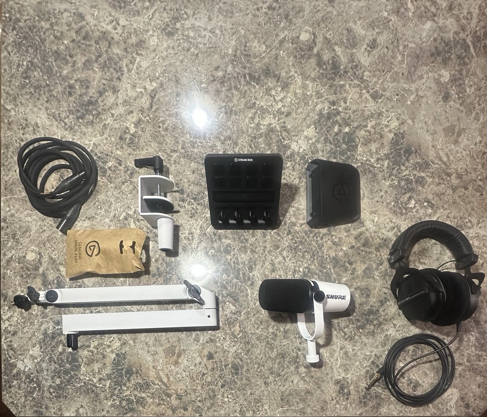 Shure MV7+ w/ stream deck +