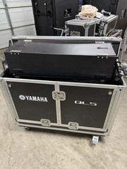 Yamaha QL5 Digital Mixing Console, 32 In / 16 Out