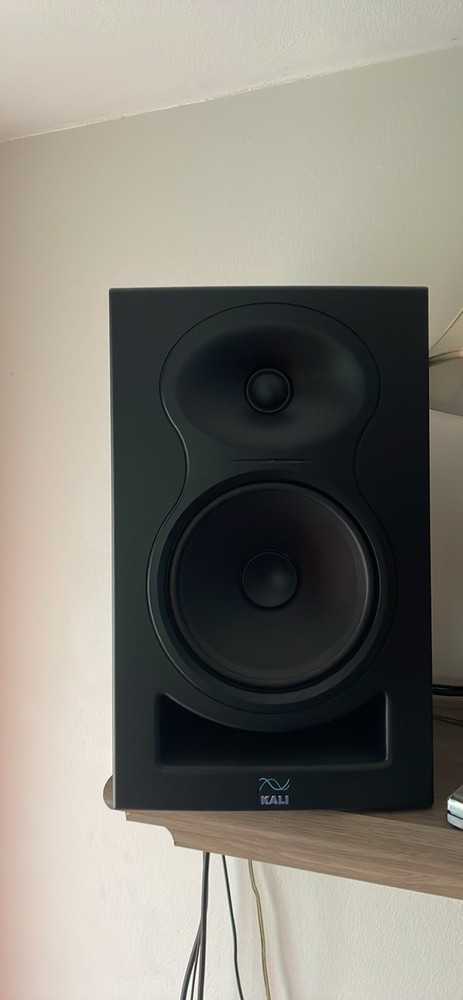 Kali Audio LP-6 V2 6.5-inch Powered Studio Monitor (Pair) – Black