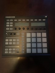 Native Instruments MASCHINE MK2 (Software not included) (TESTED)