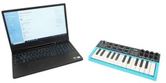 Rockville M25 25 Key USB Wireless MIDI Keyboard Controller With Bluetooth+8 Pads