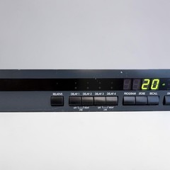 BSS TCS-804 Digital Delay / Time Corrector – Rack Unit – 120/240V – TESTED