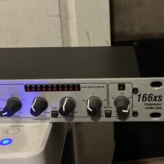 dbx 166XS 2-Channel Compressor/Limiter/Gate 1U Rack Sidechain XLR 1/4″