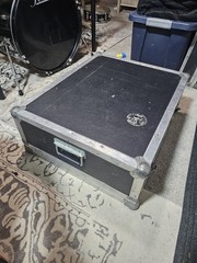Allen & Heath Qu-24 24-Channel Digital Mixing Console with Roadie Case