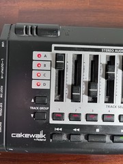 Cakewalk By Roland V-STUDIO 20 USB MIDI Audio interface Control Surface VS-20