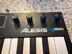 Alesis V Mini 25-Key USB MIDI Keyboard Controller w/ Pad Triggers