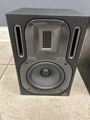 Behringer TRUTH B3030A 2-Way Active Studio Monitors w/ Kevlar Woofer & Tweeter