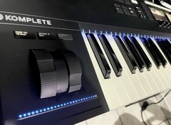 Komplete Kontrol S61 MK2 Keyboard MIDI Controller + Carrying Bag