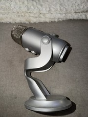 Blue Microphones Yeti Ultimate USB Microphone for Professional Recording