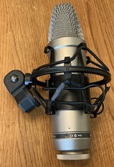 EUC Rode NT1-A Large-Diaphragm Condenser Microphone, Shock Mount & 25’ XLR Cable