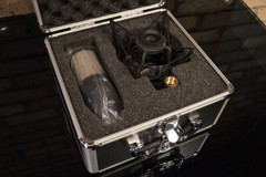 AKG P420 Large-diaphragm Condenser Microphone, Suspension and Hard Case