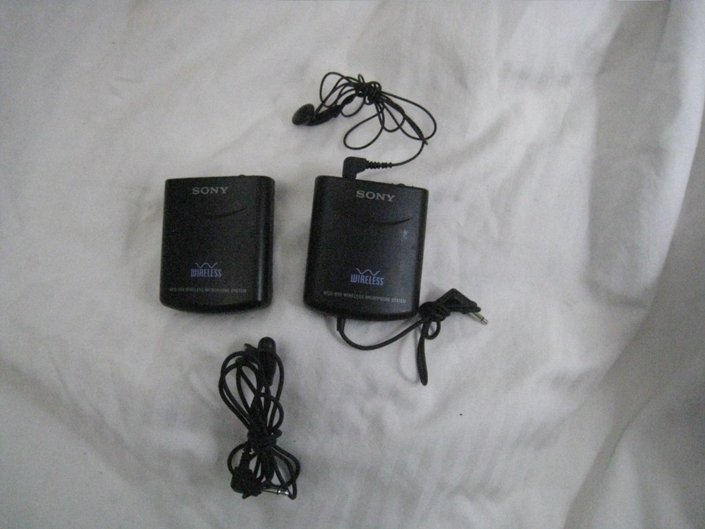 Sony WCS-999 913MHz Transmitter & Receiver Wireless Microphone System w/ LAPEL