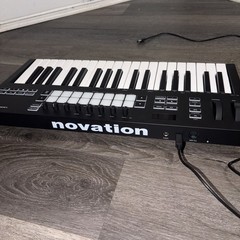Novation Launchkey 37 MK3 MIDI Keyboard Controller – Excellent condition