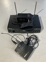 AKG WMS450 Presenter Set w/SR450 Receiver PT450 Transmitter & Lav Mic + Adapter