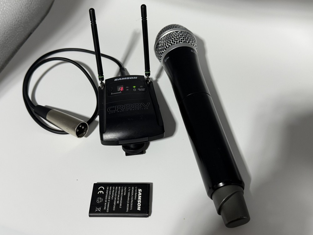 Samson CR88V – Camera Handheld Microphone UHF Wireless System