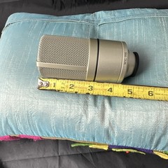 MXL 990 Large-Diaphragm Cardioid Condenser Microphone (Champagne)