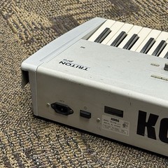 KORG TRITON Pro Synthesizer Keyboard Music Workstation Sampler