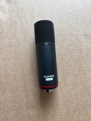 Scarlett Studio CM25 MKII Microphone & Cord – good condition