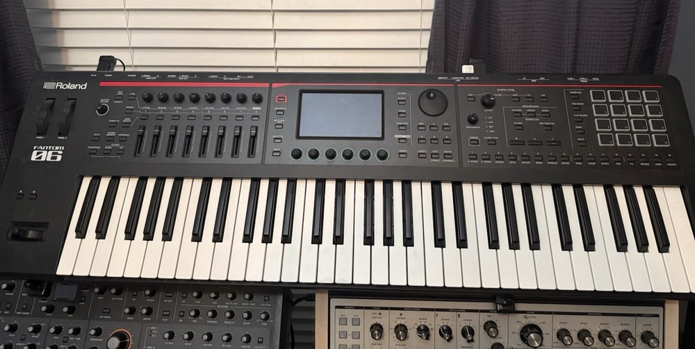 Roland FANTOM-06 Music Workstation Keyboard