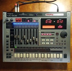 Roland MC-808 Sampling Groovebox Sequencer Sampler Drum Machine Tested Working