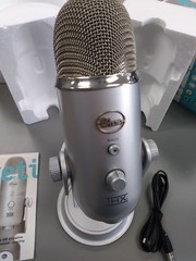 Blue Yeti Ultimate USB Condenser Microphone – Silver w/Stand