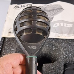 AKG D112 Dynamic Microphone Kick Drum Bass Mic Made in Austria with Box & Clip