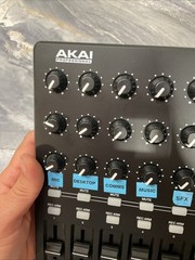 Akai MIDIMIX USB MIDI Controller – Black