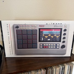 Akai MPC Live 2 Retro Limited Edition – Includes memory card and box