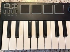 Alesis V Mini 25-Key USB MIDI Keyboard Controller w/ Pad Triggers