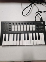 Novation Launchkey Mini Mk3 25 Mini-key Midi Keyboard Controller
