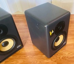 KRK V6 Series 2 one pair of Powered Nearfield Studio Monitor Fully Functional