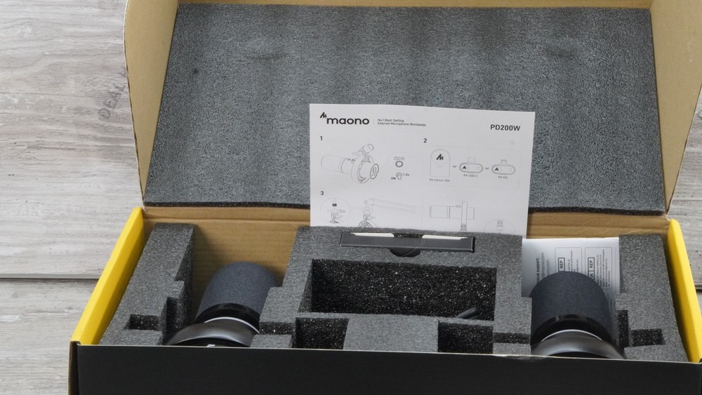 Maono PD200W Wireless Dynamic Cardioid Microphone, RGB, Mute, Black